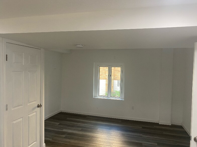 Building Photo - 2729 Custer Ave