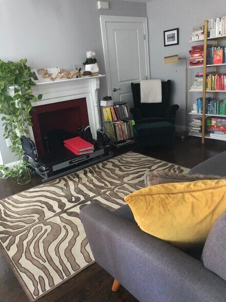 Building Photo - 224 Main St