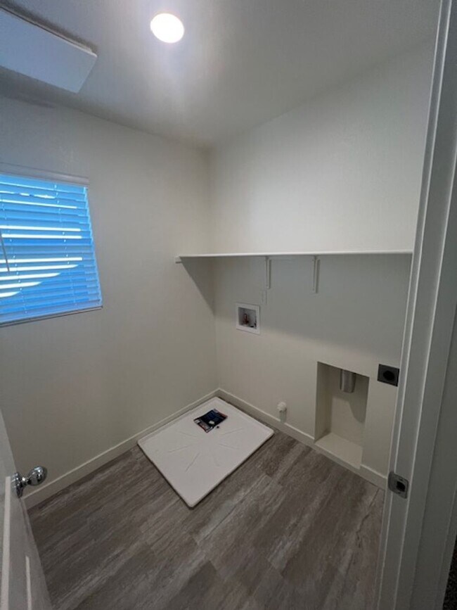 Building Photo - Brand New DR Horton Solar Smart Home with 4 Bedrooms.