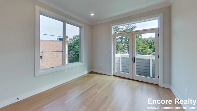 Building Photo - 104-106 Warren St. Unit 13