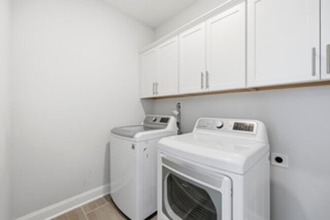 Building Photo - 2216 Jollay St