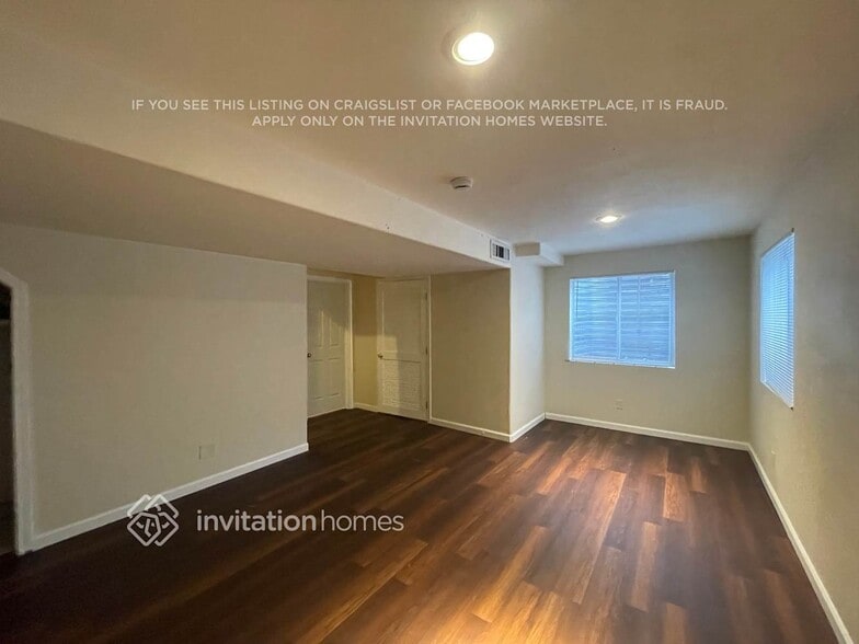 Building Photo - 3365 Bareback Dr