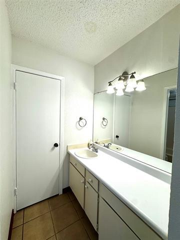 Building Photo - 7152 Fair Oaks Ave