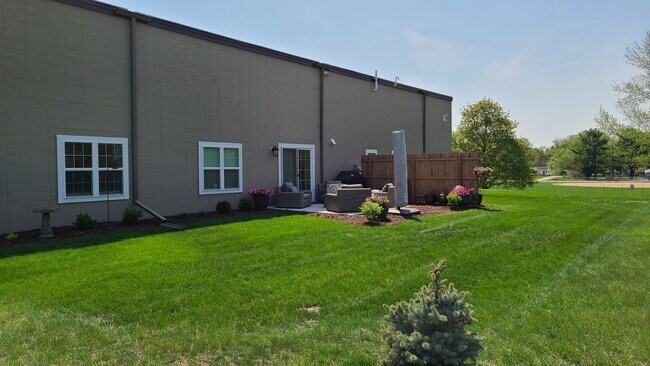 Outdoor Space Apt F - 247 W Main St