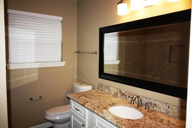 Building Photo - 1766 Maux Dr