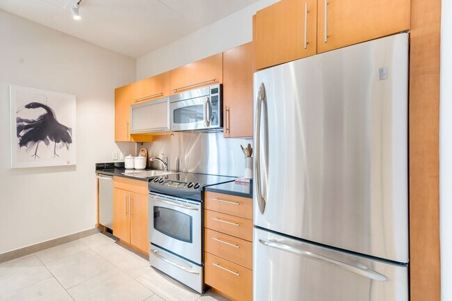 Building Photo - Logan Circle Condo | 2 Bed | 2 Bath | 1,000 Sf | 1 Garage Parking Space