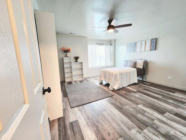 Building Photo - Welcome Home - 4 Bedroom 2.5 bath Home in ...