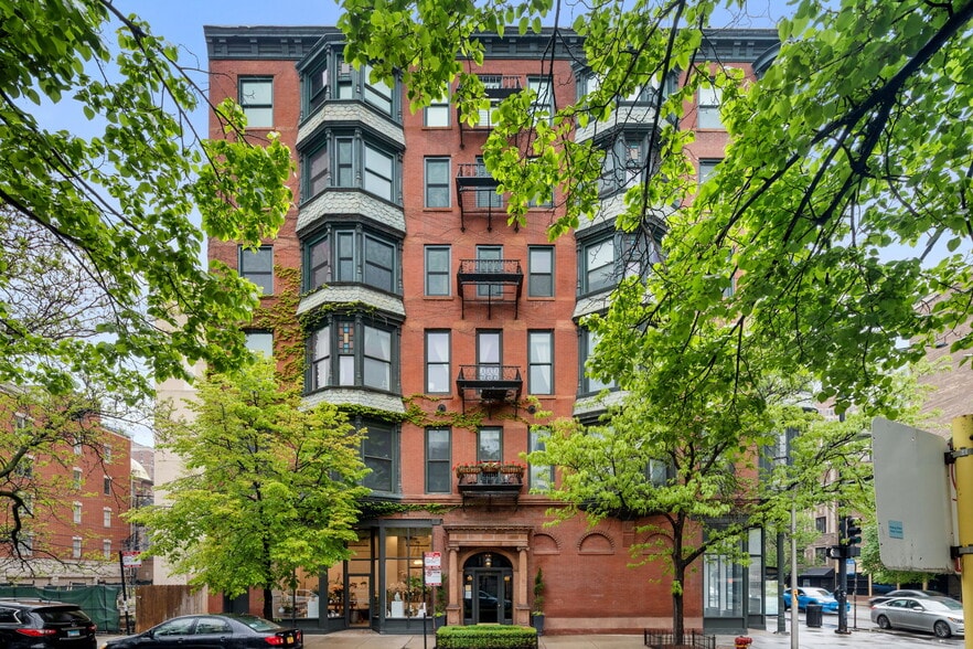 Building Photo - 104 W Oak St