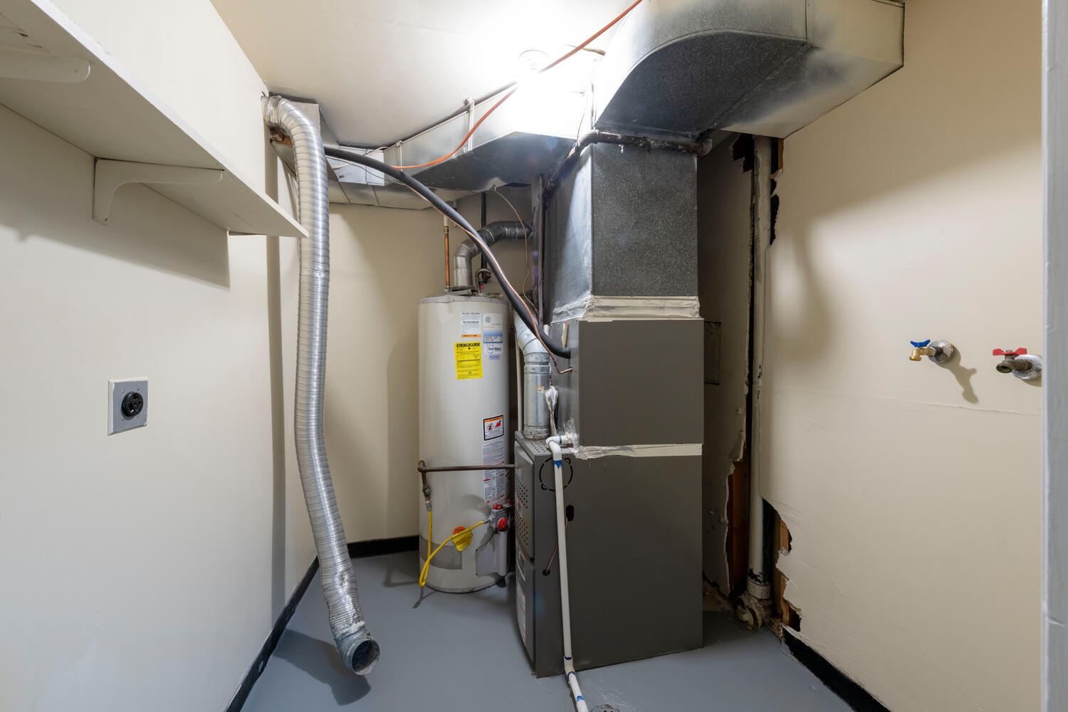 Utility/laundry room - 5085 S 2870 E