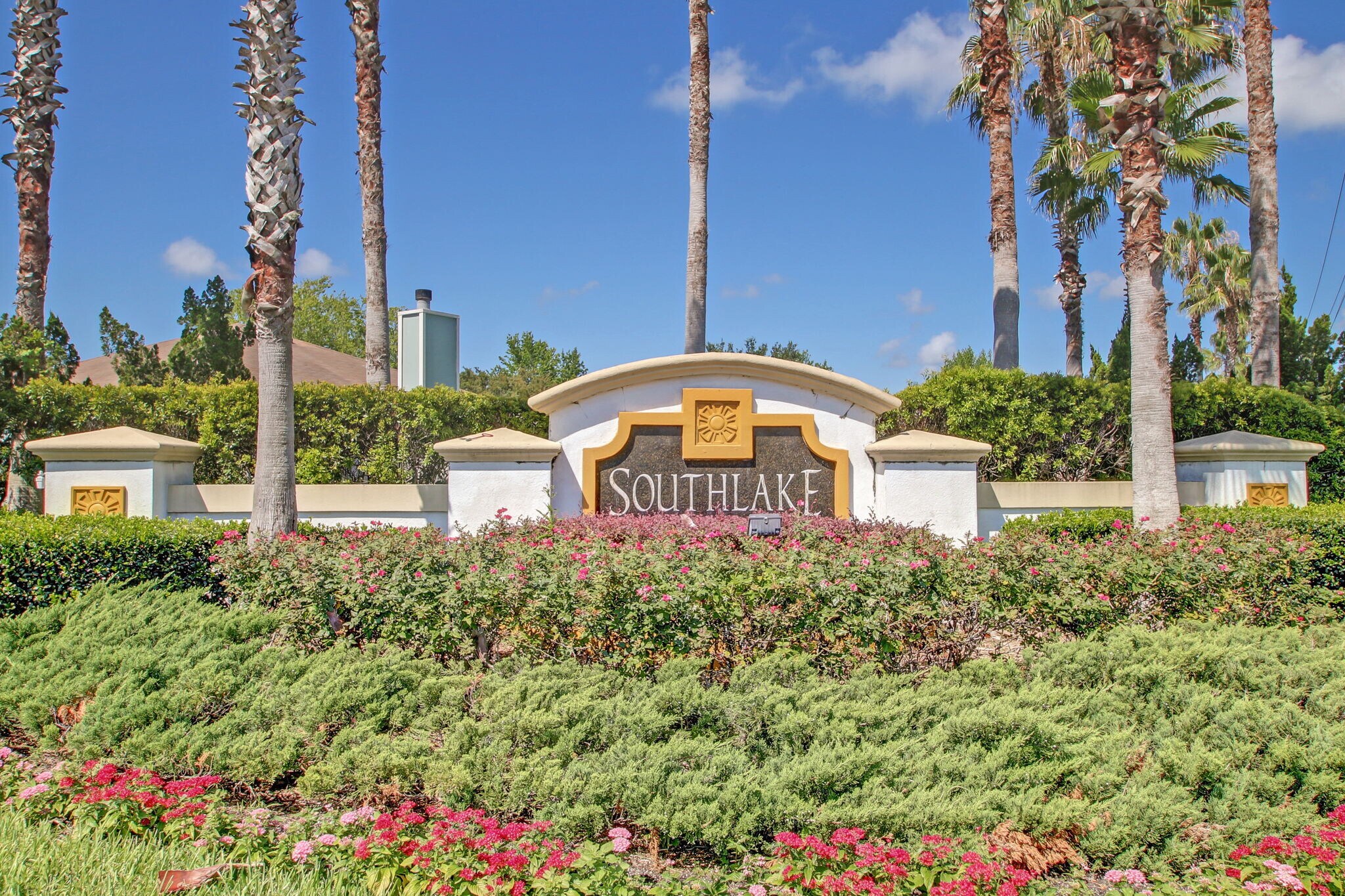 Entrance - 268 Southlake Dr