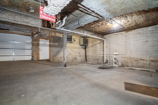 Building Photo - 3734 N Wilton Ave