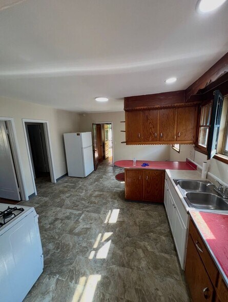 Building Photo - 808 Waverly Pl