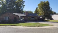 Building Photo - Central Roseville, Single Story Large Yard, Pool w/ Service 3 bedrooms, 2 baths,  1931sqft Gardne...