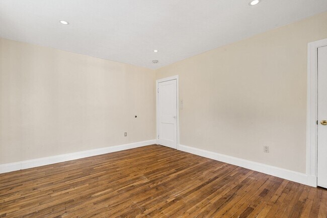 Building Photo - 19 Beechcroft St