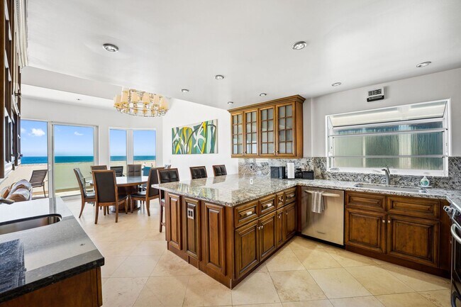 Building Photo - 3525 Ocean Dr