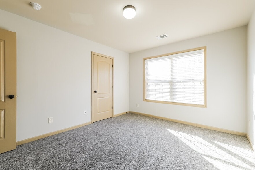 Building Photo - 3353 Sag Harbor Ct NE