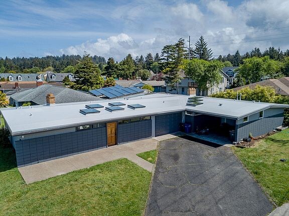 Building Photo - 517 NE 8th St