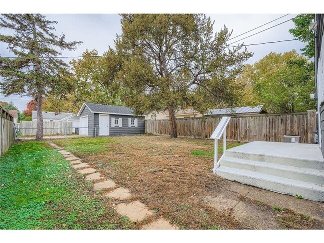 Building Photo - 4643 Emerson Ave N