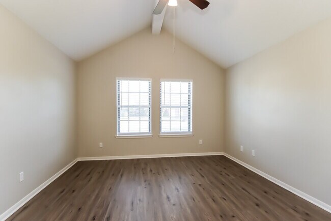 Building Photo - 906 Wisdom Dr