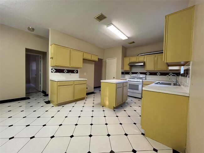 Building Photo - 11830 Meadow Pl Dr