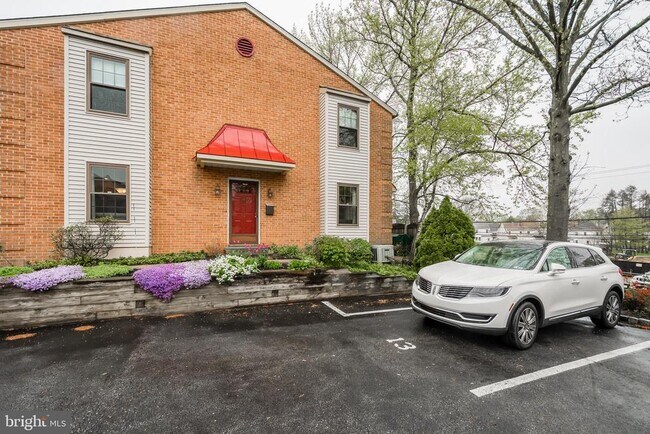 Building Photo - 255 Lowrys Ln