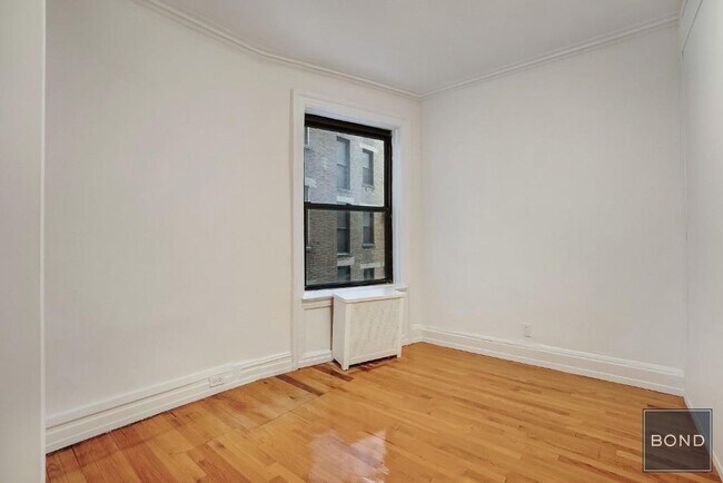 Building Photo - 315 W 102nd St