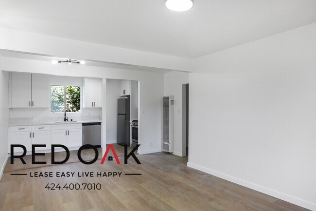 Building Photo - Modern, Spacious, Remodeled One Bedroom wi...