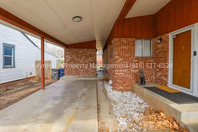 Building Photo - LOCATION LOCATION LOCATION!! Brookside Gem Available Immediately!