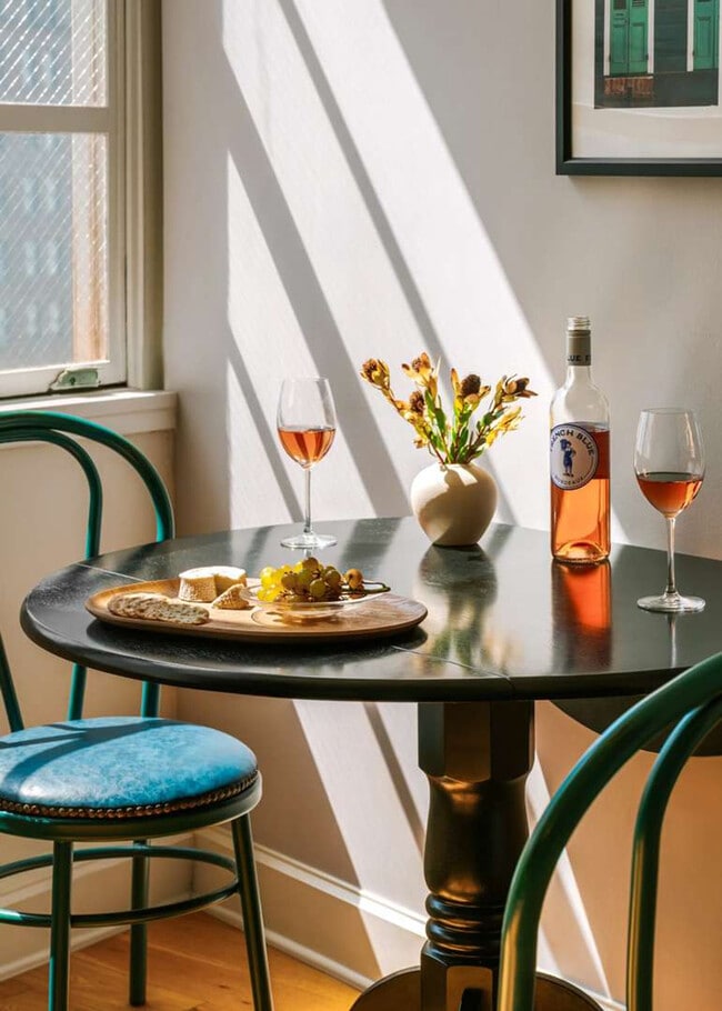 Building Photo - 925 Common St