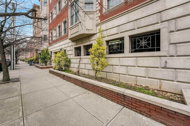 Building Photo - 205-207 Madison St