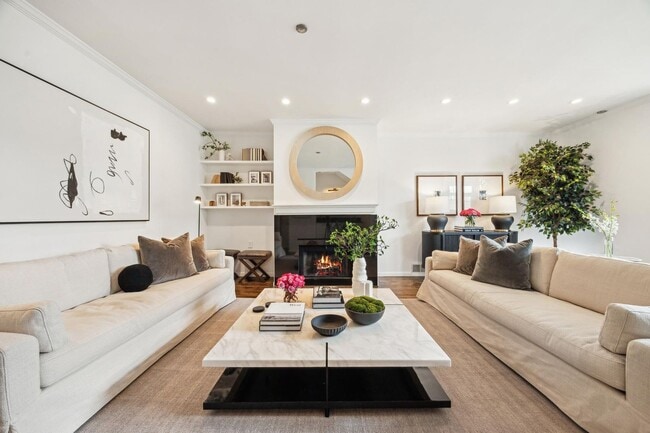 Building Photo - NOB HILL TOWNHOME FOR RENT - $13,000/mo