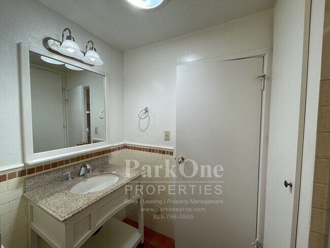 Building Photo - Spacious Home In Lafayette Hills