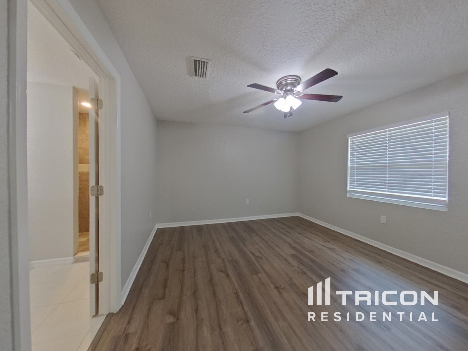 Building Photo - 4011 Palm Dr