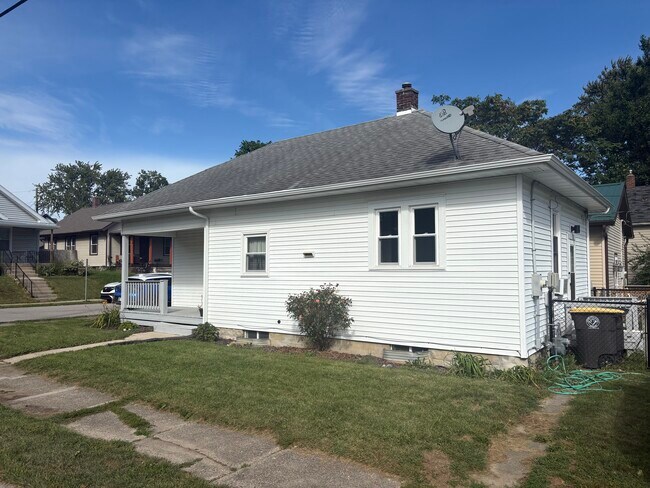 Building Photo - 1102 Dodge Ave
