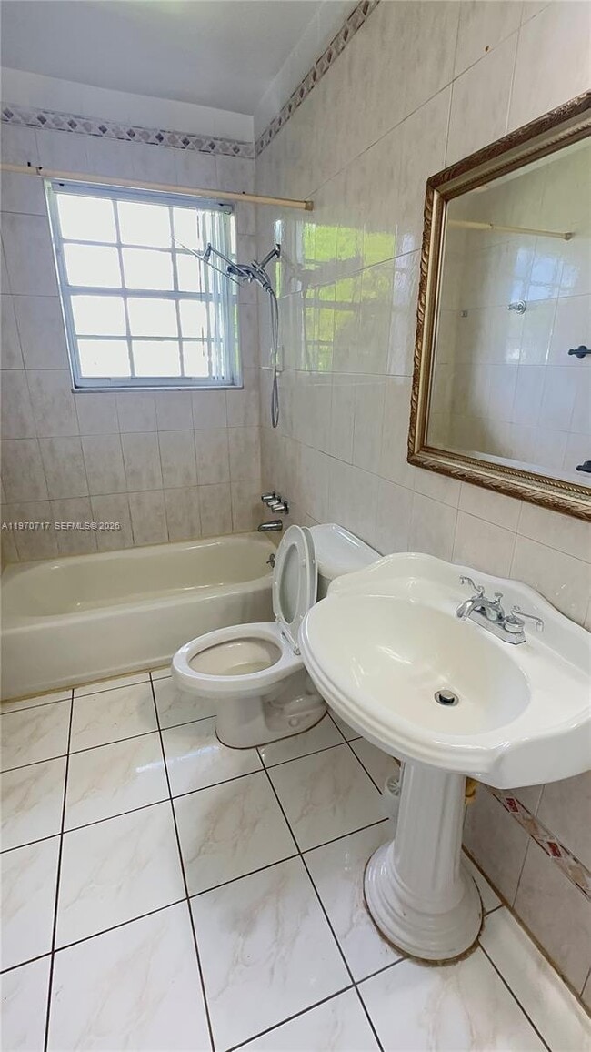 Building Photo - 110 NW 198th St