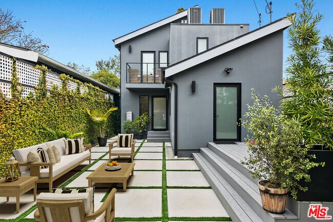 Building Photo - 1306 Cabrillo Ave