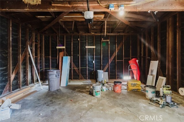 Building Photo - 6021 E Oakbrook St