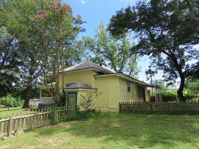 Building Photo - Cozy 2 Bedroom 1 Bath in Winona