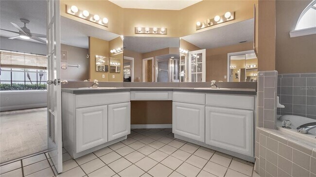 Building Photo - 468 Queensbridge Dr