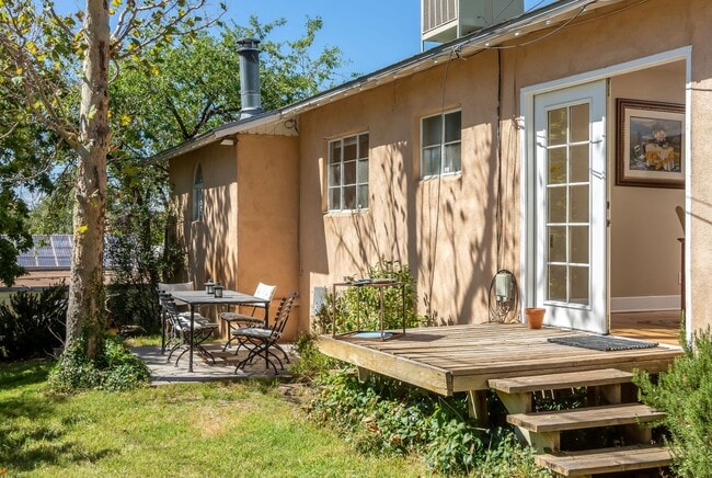 Building Photo - SPRUCE PARK CLASSIC 3/BD 2/BA 2/STORY 2/CG