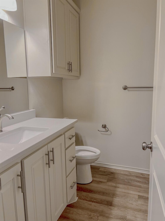 Building Photo - 11913 Evanston Ave