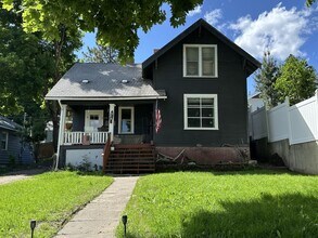 Building Photo - 207
