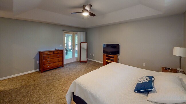 Building Photo - Park Avenue- 4 Bedroom/3 Bath - BEAUTIFUL!