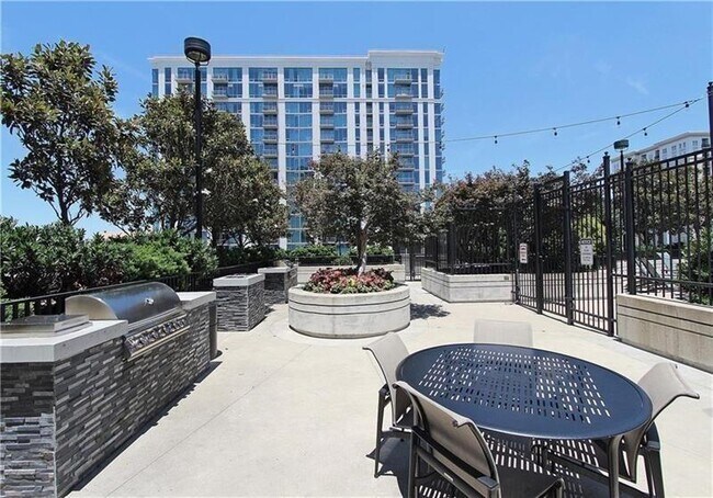 Building Photo - 250 Pharr Rd NE