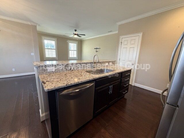 Building Photo - 11 Shadwell St