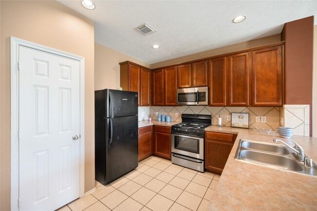 Building Photo - 9223 Carlin Bend Ln