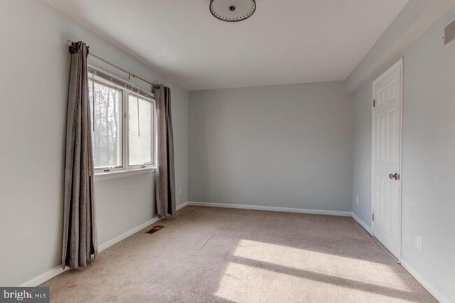 Building Photo - 107 Montrose Ave