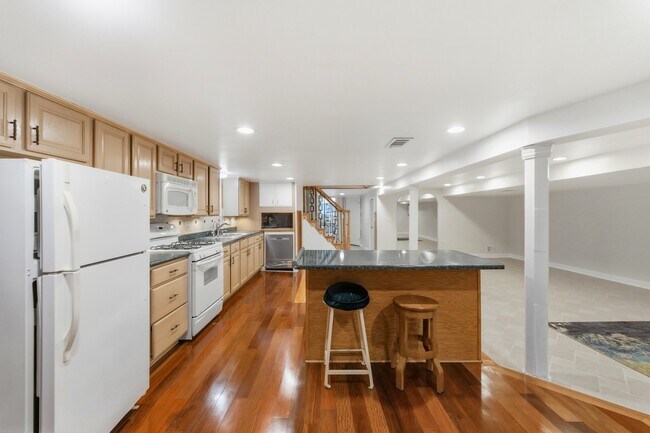 Building Photo - 4656 N Narragansett Ave