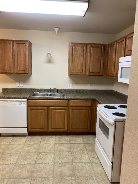 Building Photo - 108 N 6th St