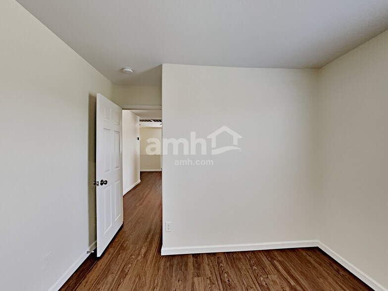 Building Photo - 40600 N Jay Ln